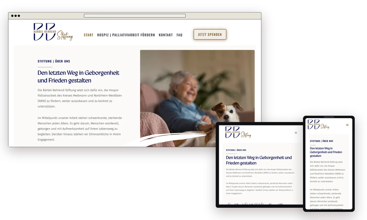 Website der Bärbel Behrend Stiftung auf Laptop, Tablet und Handy, helle Startseite mit Foto einer älteren Frau mit Hund