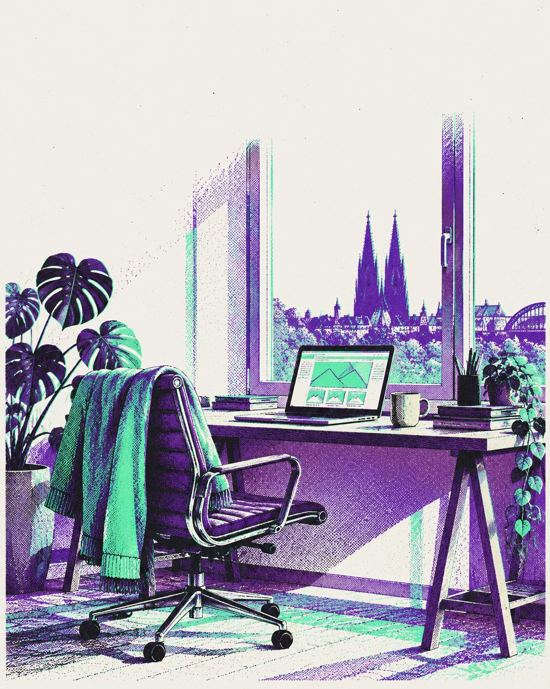 Leeres Homeoffice mit weggeschobenem Stuhl und offenem Laptop, im Fenster der Kölner Dom